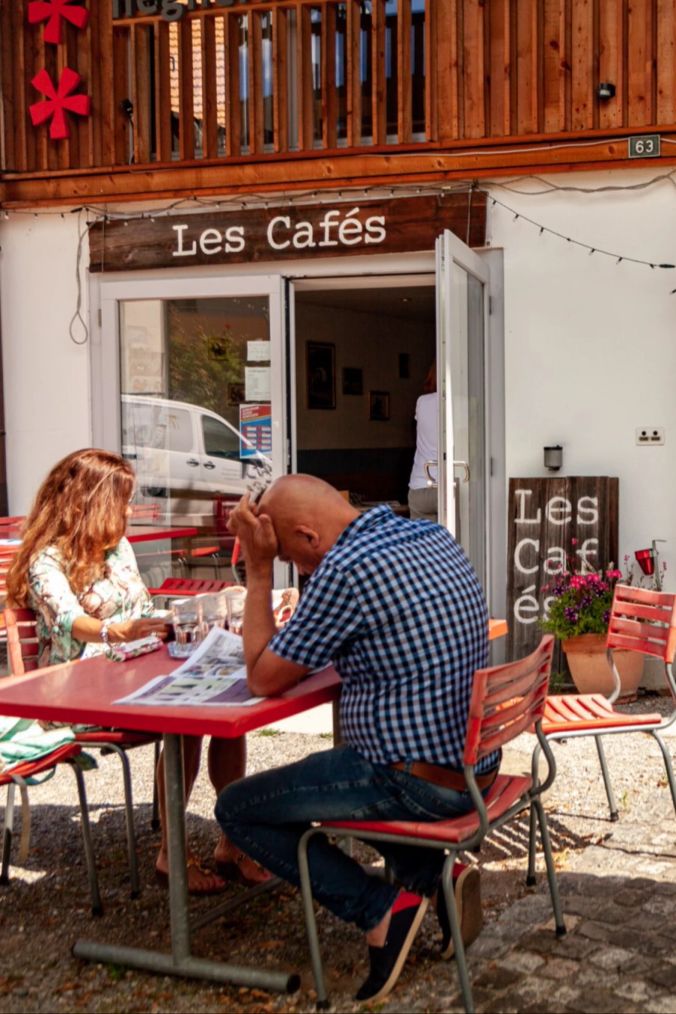 Kunden kommen auch, um einfach einen Kaffee zu trinken und sich zu unterhalten