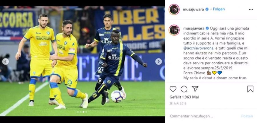 Musa Juwara bei seinem Debüt in der italienischen Serie A für Chievo Verona.