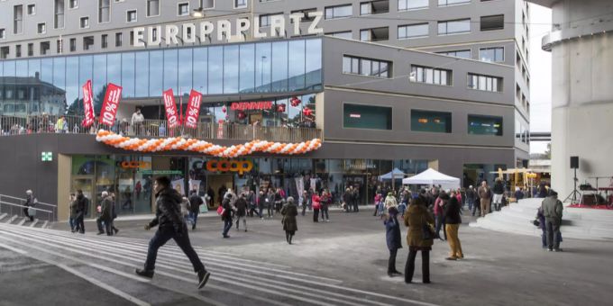 In der Coop Vitality Apotheke am Europaplatz in Bern war die Nachfrage nach den neuen Selbsttests am ersten Tag gross (Archivbild). europaplatz bern