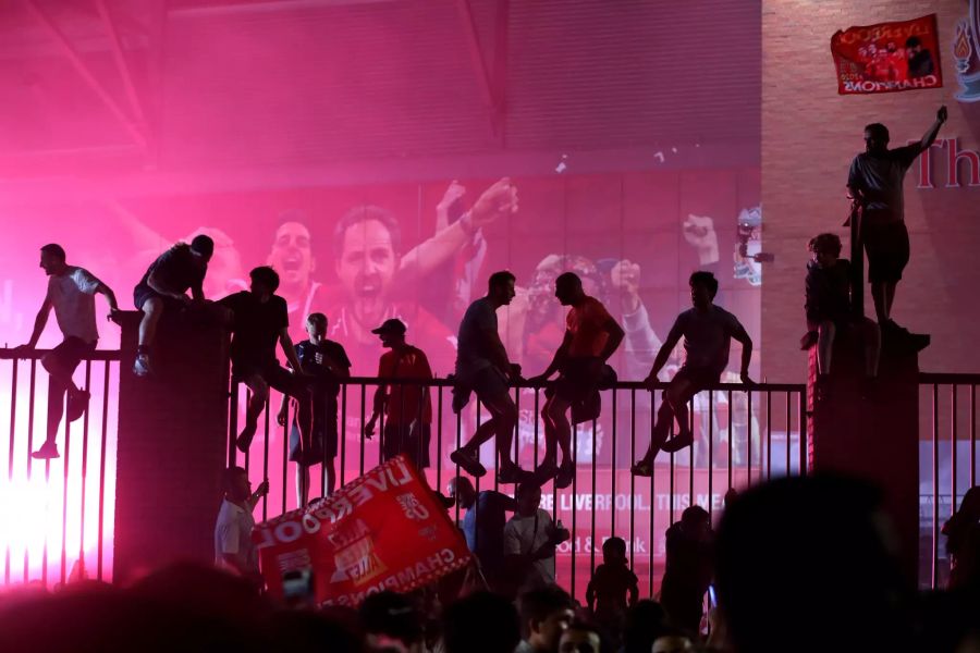 Die Fans von Liverpool feiern den Meistertitel ihrer Helden.