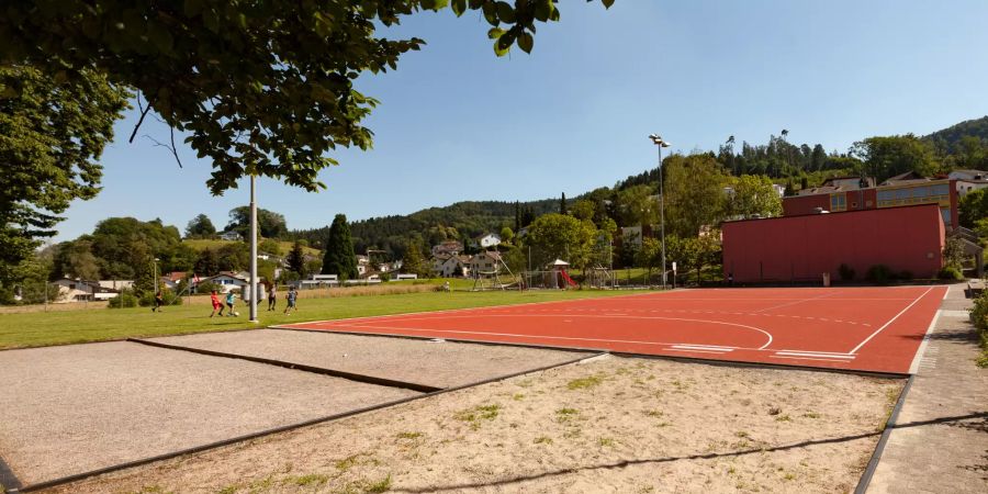 Der Sportplatz der Schule Killwangen.