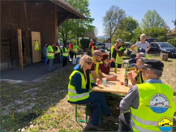Trotz der schwierigen Thematik möchten die Clean Walkers eine gute Zeit untereinander haben bei den Littering-Einsätzen. Clean Walkers Volketswil