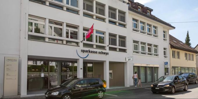 Die Sparkasse Schwyz im Kanton Schwyz. Die Sparkasse Schwyz im Kanton Schwyz.