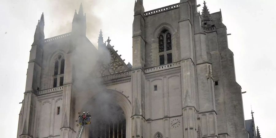 Fire at the Saint-Pierre-et-Saint-Paul cathedral in Nantes