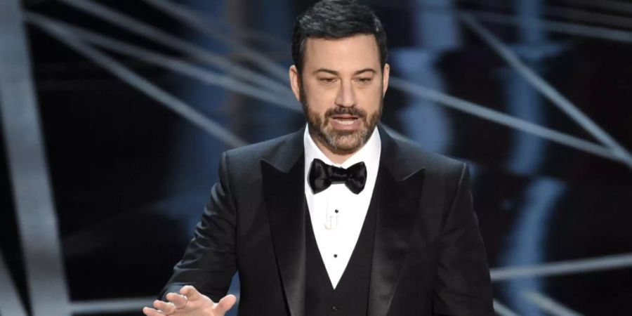 Der US-Komiker und Talkshow-Moderator Jimmy Kimmel wird erneut als Emmy-Gastgeber auf der Bühne stehen. (Archivbild)