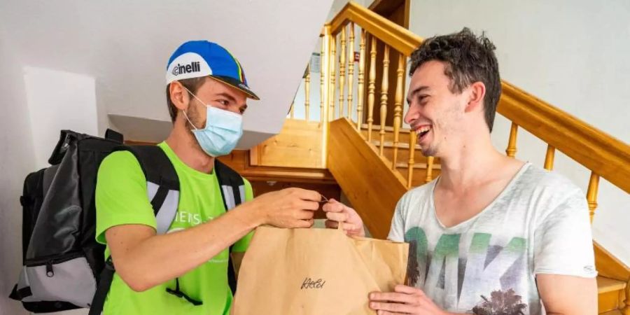 In mehreren ostbayerischen Städten können sich Studenten künftig Mensa-Essen nach Hause liefern lassen. Foto: Armin Weigel/dpa