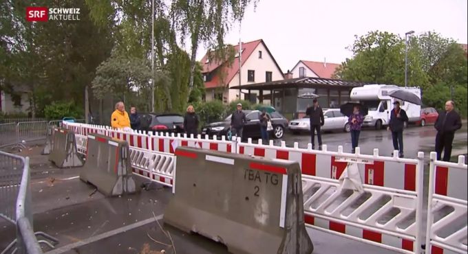 Mit Strassen- und Panzersperren werden deutsche Gartenbesitzer von ihren Schrebergärtli auf Schweizer Boden ferngehalten. Coronavirus