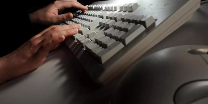 Die Rechenleistung des Bitcoin-Netzwerks insgesamt wird sich laut Experten reduzieren (Symbolbild). Foto: Jochen Lübke/dpa Die Rechenleistung des Bitcoin-Netzwerks insgesamt wird sich laut Experten reduzieren (Symbolbild). Foto: Jochen Lübke/dpa