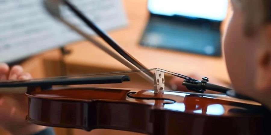 Damit Kinder regelmässig am Unterricht in der Musikschule teilnehmen, sind kurze Wege entscheidend. Foto: Uli Deck/dpa