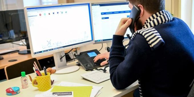 Behörden und Ministerien in Deutschland sollen künftig auch sensible Daten in einer Cloud-Lösung speichern können, die auf Technik des US-Konzerns Microsoft aufsetzt. Foto: Britta Pedersen/dpa-Zentralbild/dpa Behörden und Ministerien in Deutschland sollen künftig auch sensible Daten in einer Cloud-Lösung speichern können, die auf Technik des US-Konzerns Microsoft aufsetzt. Foto: Britta Pedersen/dpa-Zentralbild/dpa