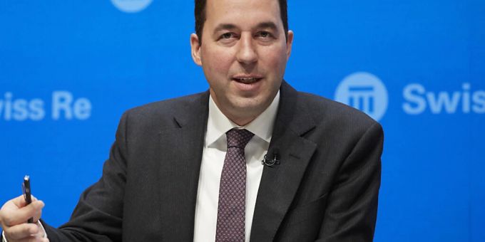 Swiss-Re-Chef Christian Mumenthaler konnte am Freitag einen Gewinn in Höhe von 1,4 Milliarden Franken für 2021 bekanntgeben. Dies trotz vielen Naturkatastrophen. (Archivbild) Swiss-Re-Chef Christian Mumenthaler konnte am Freitag einen Gewinn in Höhe von 1,4 Milliarden Franken für 2021 bekanntgeben. Dies trotz vielen Naturkatastrophen. (Archivbild)