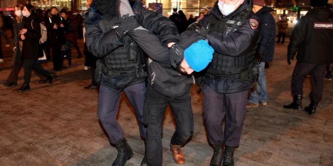 Festnahme eines Demonstranten in Moskau Festnahme eines Demonstranten in Moskau