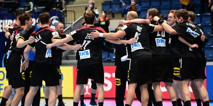 Die DHB-Auswahl hat ihr abschliessendes Hauptrundenspiel gegen Russland mit 30:29 (16:12) gewonnen. Foto: Marijan Murat/dpa Die DHB-Auswahl hat ihr abschliessendes Hauptrundenspiel gegen Russland mit 30:29 (16:12) gewonnen. Foto: Marijan Murat/dpa