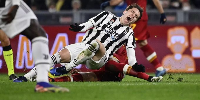 Federico Chiesa verletzte sich gegen die AS Roma schwer. Federico Chiesa