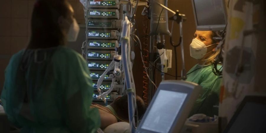 Behandlung eines Coronapatienten in Tschechien