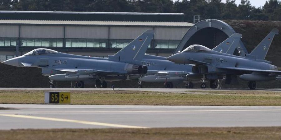 Eurofighter auf dem Fliegerhorst. Der Bundeswehrverband fordert mehr Geld und ein Sofortprogramm zur Verbesserung der Ausrüstung. Foto: Felix Hörhager/dpa