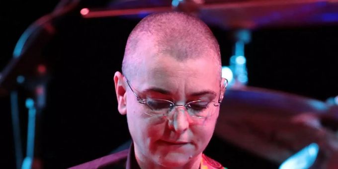 Die Sängerin Sinéad O'Connor trauert um ihren Sohn Shane. sinéad o'connors sohn shane verstarb im alter von 17 jahren.