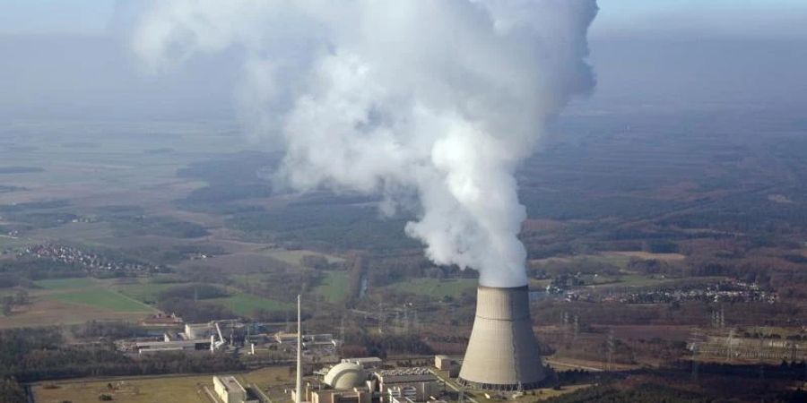 Als letzter Meiler abgeschaltet wird unter anderem spätestens am 31. Dezember das Kraftwerk Emsland. Foto: Friso Gentsch/dpa