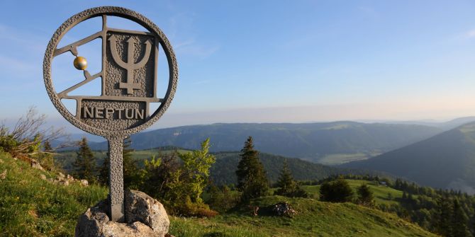 Schild von Neptun Jura