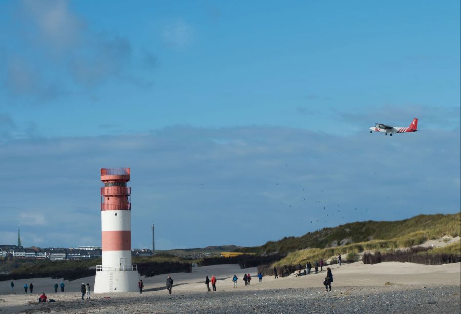 Leuchtturm Flugzeug Strand Dünen