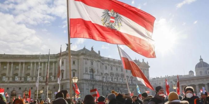 Österreicher protestieren gegen die Corona-Massnahmen der Regierung. Corona Österreich