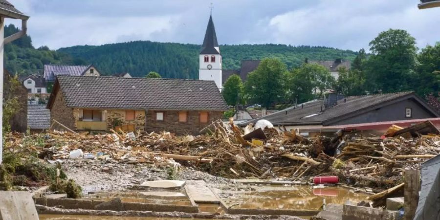 Die Flutkatastrophe im vergangenen Sommer verursachte allein in Deutschland Schäden von 33 Milliarden Euro. Foto: Thomas Frey/dpa
