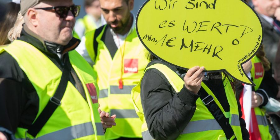 Die Gewerkschaft Verdi und die Arbeitgeber der Luftsicherheitskräfte haben erneut keine Einigung im Tarifkonflikt erzielt.