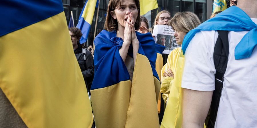 Ukrainer demonstrieren vor dem G7 Treffen und Nato Sondergipfel in Brüssel.