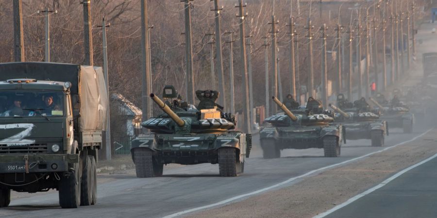 Seit dem russischen Einmarsch in die Ukraine ist auf Panzern der Russen häufig ein weisses «Z» zu sehen.