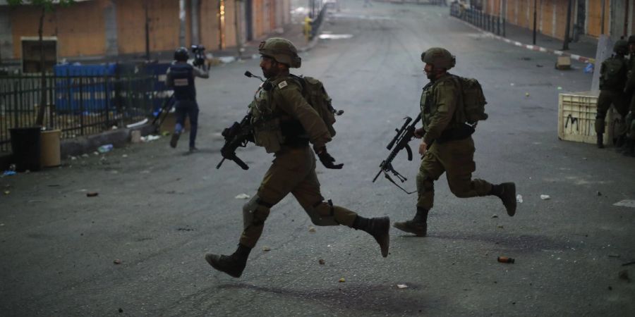 Israelische Soldaten während eines Einsatzes im Westjordanland. (Symbolfoto)