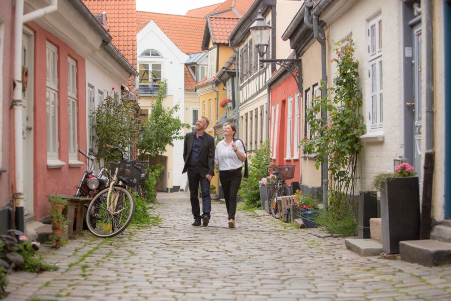 Altstadt Gasse Paar Velos