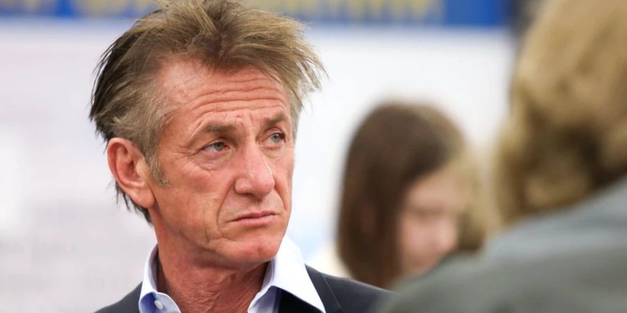 Sean Penn kürzlich bei einer Pressekonferenz in Polen, wo er sich für Flüchtlinge aus der Ukraine einsetzt.