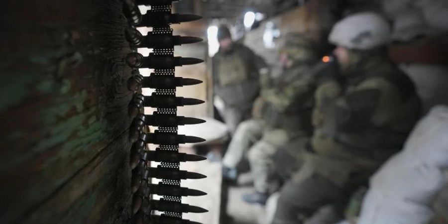 Ukrainische Soldaten ruhen sich in einem Unterschlupf in der Region Luhansk in der Ostukraine aus. Foto: Vadim Ghirda/AP/dpa