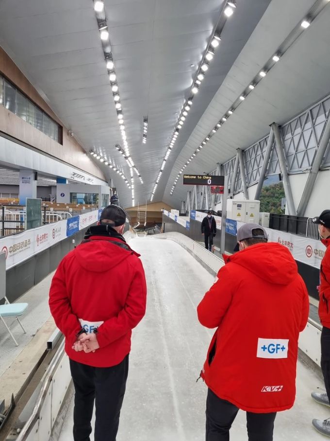 Olympia 2022: Blick auf die Eis-Bahn in Peking. Hier geht es um die Medaillen im Rodeln, Bob und Skeleton. Olympia 2022
