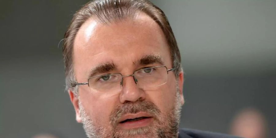 BDI-Präsident Siegfried Russwurm mahnt angesichts der Debatte über Lockdown-Erleichterungen Öffnungsperspektiven auch für die Wirtschaft an. Foto: Hendrik Schmidt/zb/dpa