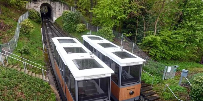 Die Merkurbergbahn in Baden-Baden wurde erneuert. Für Menschen mit Handicap oder Eltern mit Kinderwagen gibt es nun einen barrierefreien Zugang. Foto: Uli Deck/dpa Die Merkurbergbahn in Baden-Baden wurde erneuert. Für Menschen mit Handicap oder Eltern mit Kinderwagen gibt es nun einen barrierefreien Zugang. Foto: Uli Deck/dpa