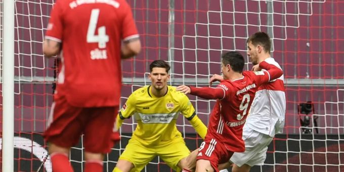 Lewandowski schiesst die Bayern mit drei Toren zum Sieg Lewandowski schiesst die Bayern mit drei Toren zum Sieg