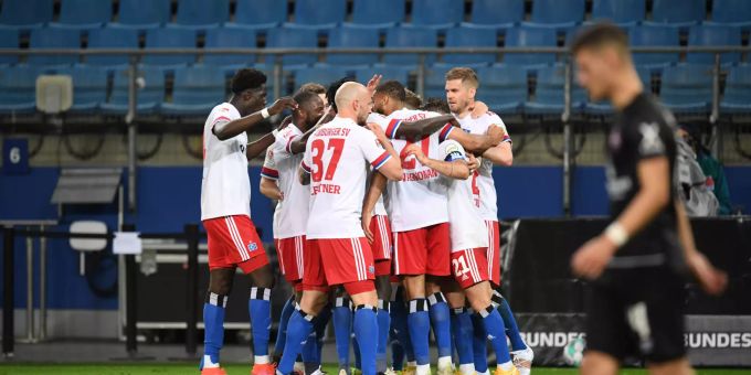 Der HSV besiegt Nürnberg klar mit 5:2. Hamburger SV - 1. FC Nürnberg