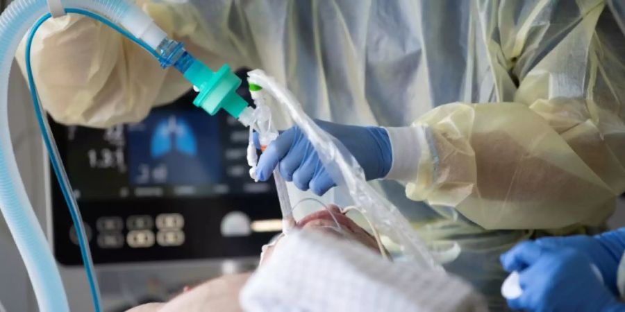 Behandlung von Corona-Patient in Stuttgart