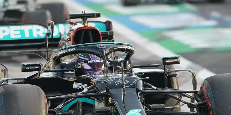 Will sich «einfach mit den besten Fahrern messen»: Lewis Hamilton in seinem Mercedes-AMG. Foto: Hasan Bratic/dpa