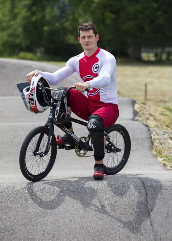 Simon Marquart posiert während einem Pressetermin von Swiss Cycling mit dem Schweizerischen BMX Nationalteam, am Donnerstag, 18. Juli 2019 in Grenchen. BMX Simon Marquart