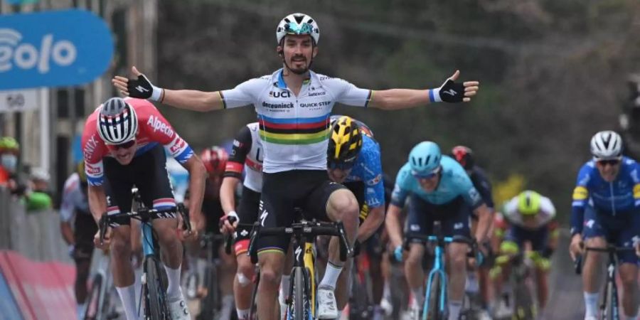 Feierte in Italien seinen ersten Saisonsieg: Strassenrad-Weltmeister Julian Alaphilippe. Foto: Marco Alpozzi/LaPresse via ZUMA Press/dpa