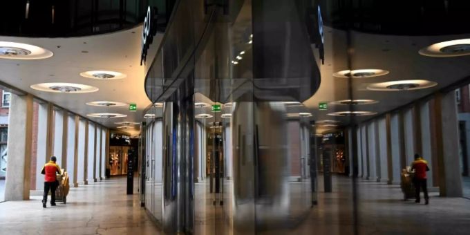 Geschlossene Geschäfte in Einkaufszentrum in München Geschlossene Geschäfte in Einkaufszentrum in München