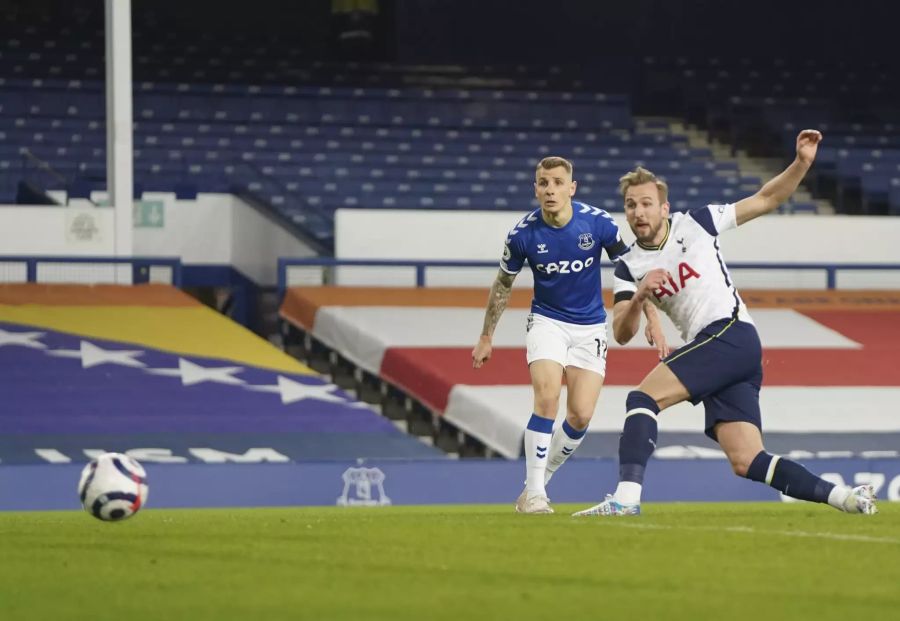 Tottenham Hotspur: Superstar Harry Kane sorgt mit einem strammen Schuss für das 1:0.