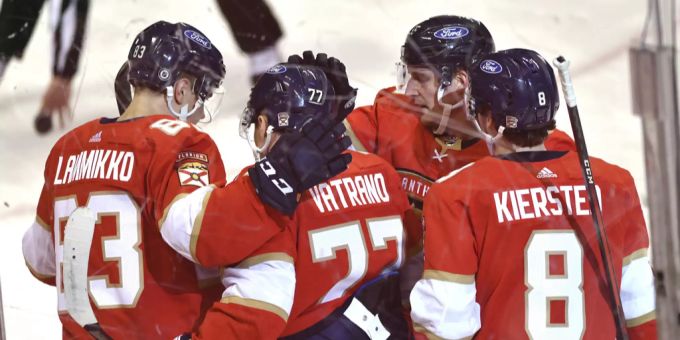Die Panthers bejubeln den Treffer zum 2:0. Florida Panthers