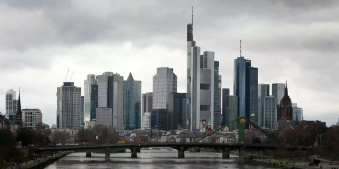 Die Börsianer in Frankfurt freuen sich über neue Rekorde. Die Börsianer in Frankfurt freuen sich über neue Rekorde.