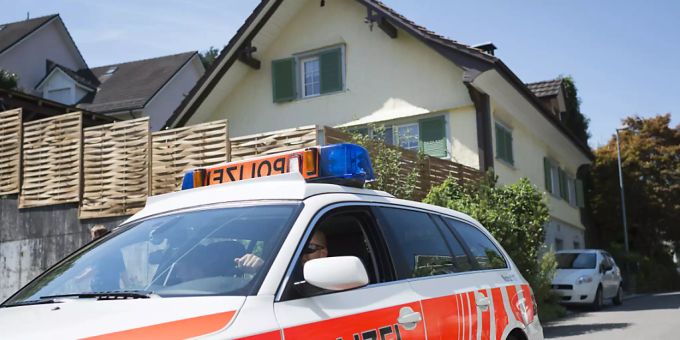 Im August 2015 fand die St. Galler Polizei in Staad im Keller eines Wohnhauses die Leiche eines Kindes. Am Freitag stehen die Eltern des Mädchens vor Kantonsgericht St. Gallen (Archivbild). Im August 2015 fand die St. Galler Polizei in Staad im Keller eines Wohnhauses die Leiche eines Kindes. Am Freitag stehen die Eltern des Mädchens vor Kantonsgericht St. Gallen (Archivbild).