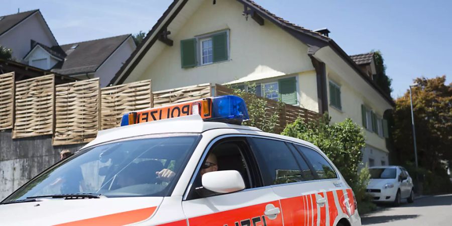 Im August 2015 fand die St. Galler Polizei in Staad im Keller eines Wohnhauses die Leiche eines Kindes. Am Freitag stehen die Eltern des Mädchens vor Kantonsgericht St. Gallen (Archivbild).