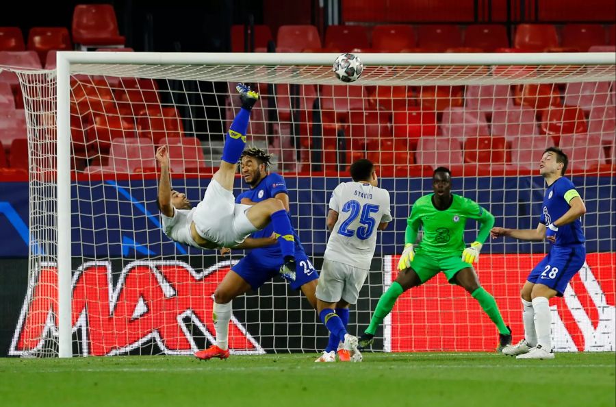 Der Iraner trifft herrlich zum 1:0 für Porto.