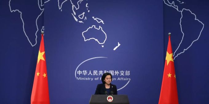 Hua Chunying, Sprecherin des chinesischen Aussenministeriums, spricht bei einer regulären Pressekonferenz. (Archivbild) Hua Chunying